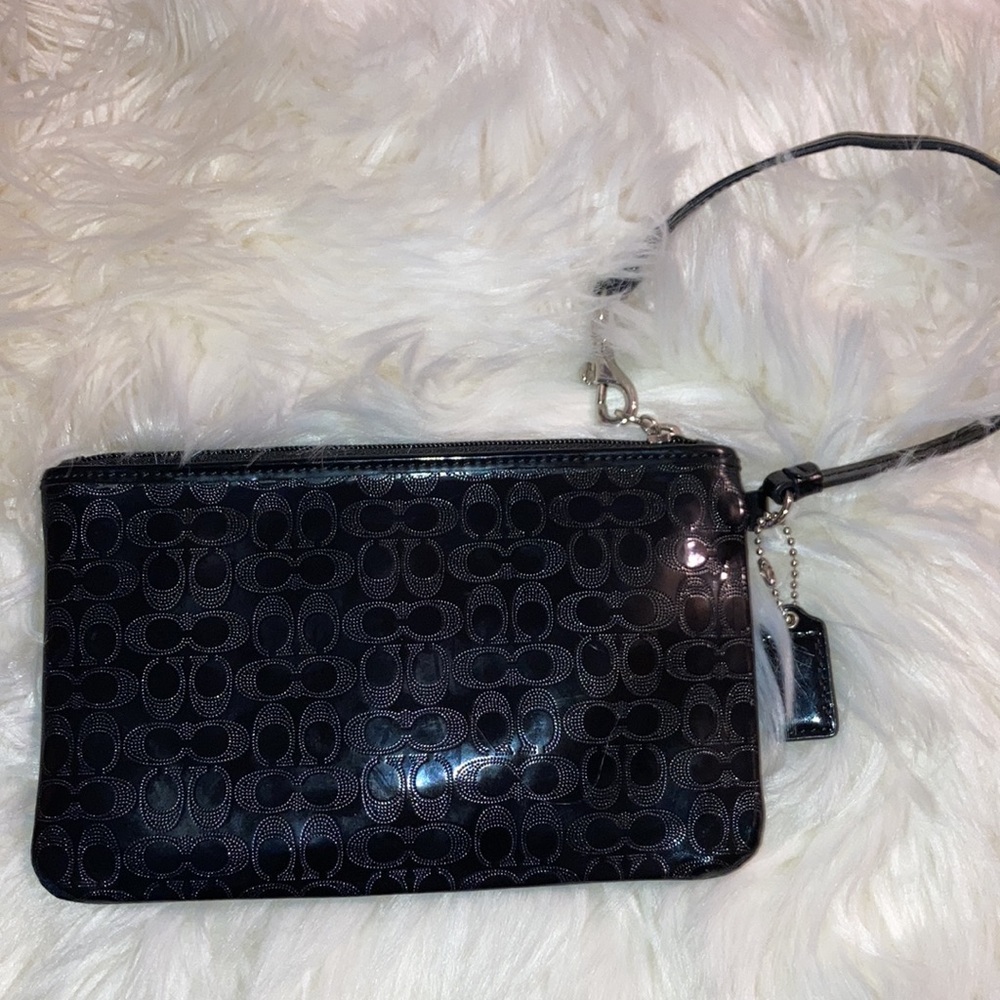 COACH NEW YORK blk wristlet, blk patent leather, 1 inside pocket $29 - Picture 3 of 8
